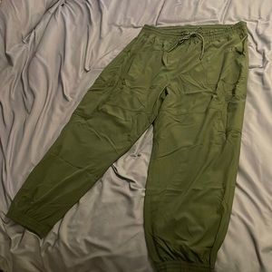 Old Navy olive green pro tech cargo pants